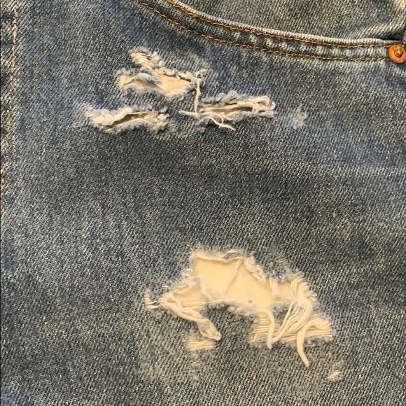 Levi’s Distressed Cut Off Jean Shorts - Picture 7 of 7